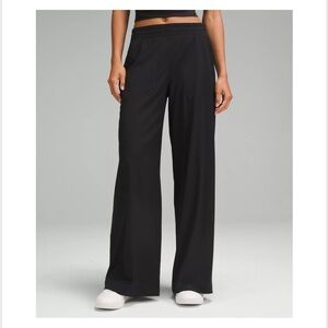 Lululemon Athletica Swift Mid-Rise Wide-Leg Pant— size 12